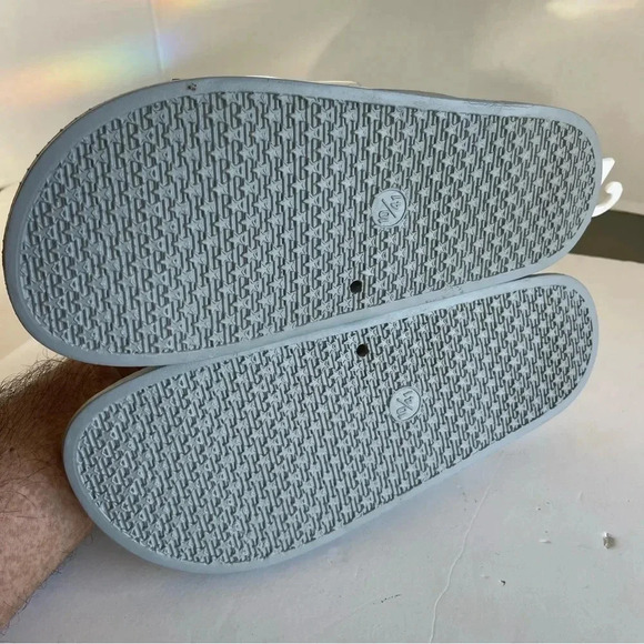 NWT TRUE RELIGION WOMEN'S FLIP FLOP
SANDALS, CLEAR TOP WITH CRYTAL LOGO - Picture 6 of 6